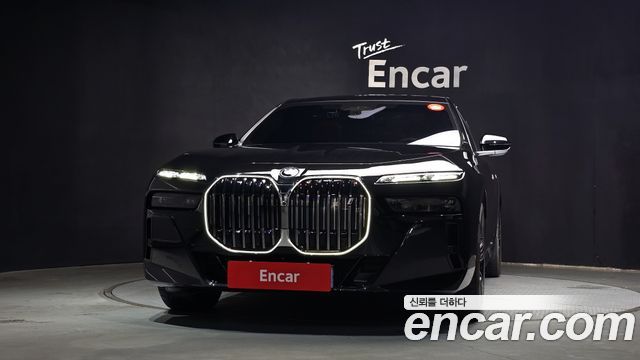 BMW i7 G70 xDrive 60 M sport - фото 2