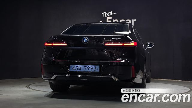 BMW i7 G70 xDrive 60 M sport - фото 3