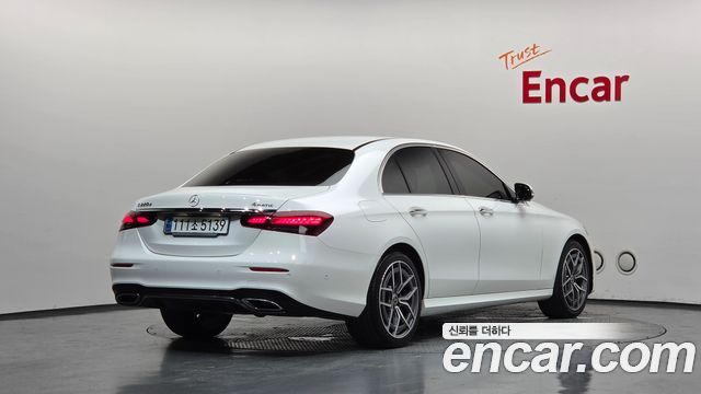 Mercedes-Benz E-Class W213 E220d 4MATIC AMG Line - фото 1