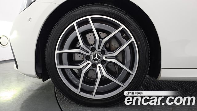 Mercedes-Benz E-Class W213 E220d 4MATIC AMG Line - фото 4