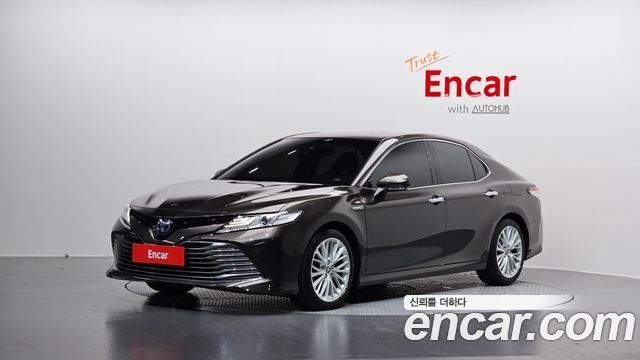 Toyota Camry XV70 2.5 XLE Hybrid - фото 0
