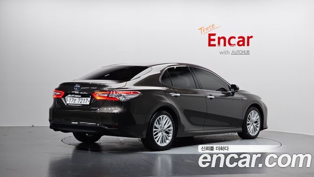 Toyota Camry XV70 2.5 XLE Hybrid - фото 1