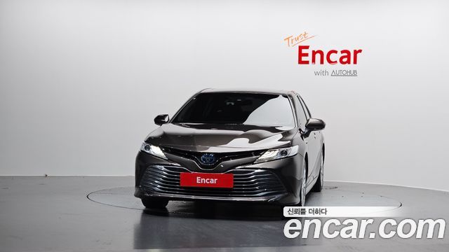 Toyota Camry XV70 2.5 XLE Hybrid - фото 2