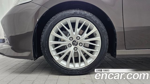 Toyota Camry XV70 2.5 XLE Hybrid - фото 4