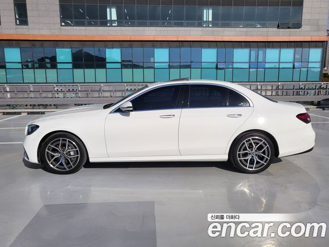 Mercedes-Benz E-Class W213 E220d 4MATIC AMG Line - фото 2
