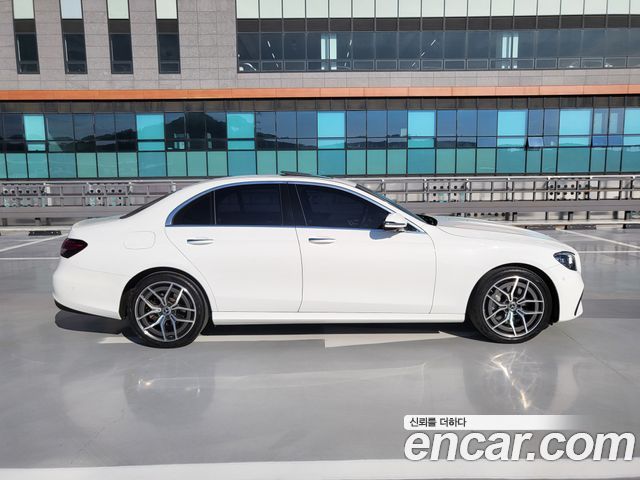 Mercedes-Benz E-Class W213 E220d 4MATIC AMG Line - фото 3