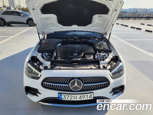 Mercedes-Benz E-Class W213 E220d 4MATIC AMG Line - фото 4
