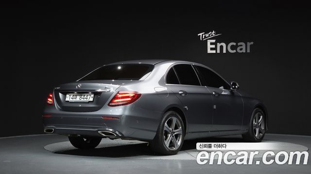Mercedes-Benz E-Class W213 E300 4MATIC Avnatgarde - фото 1
