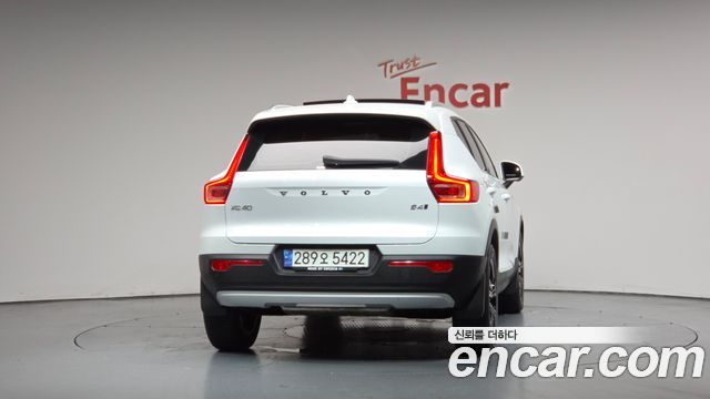 Volvo XC40 B4 Inscription - фото 2
