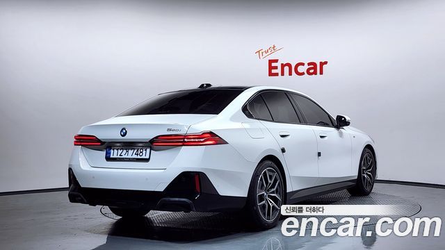 BMW 5-Series G60 520i M Sport - фото 1