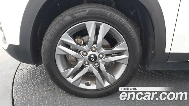 Kia Seltos Diesel 1.6 2WD Prestige - фото 4