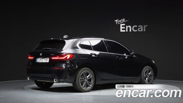 BMW 1-Series F40 120i Sports - фото 1