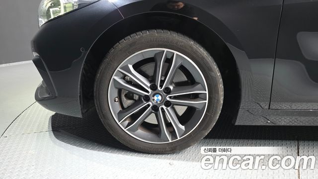 BMW 1-Series F40 120i Sports - фото 4