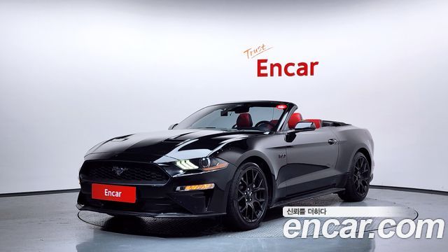 Ford Mustang Convertible - фото 0