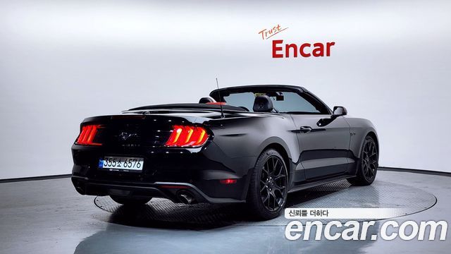 Ford Mustang Convertible - фото 1