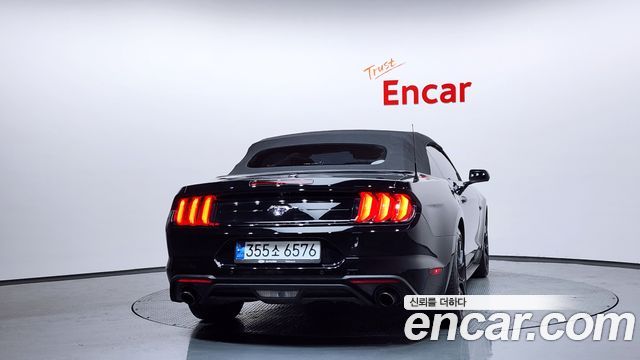 Ford Mustang Convertible - фото 3