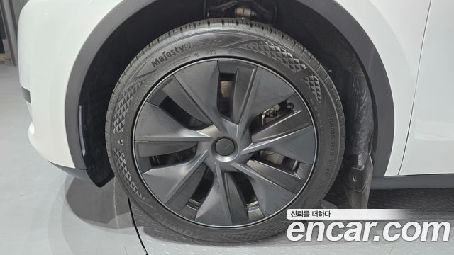 Tesla Model Y RWD - фото 4