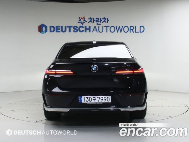 BMW 7-Series G70 740i sDrive Design Pure Excellence - фото 3