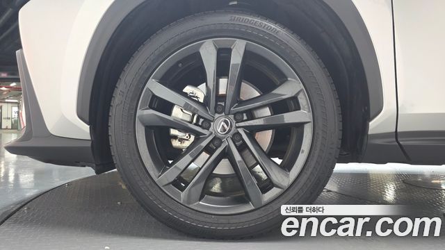 Lexus NX 2-го поколения Premium - фото 3