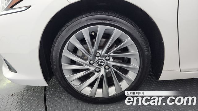Lexus ES 7-го поколения Luxury Plus - фото 4