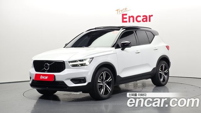 Volvo XC40 T4 R-Design - фото 0