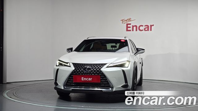 Lexus UX 2.0 2WD - фото 2