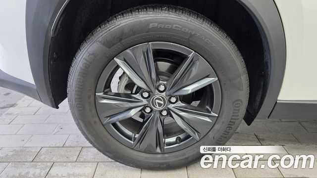 Lexus UX 2.0 2WD - фото 4