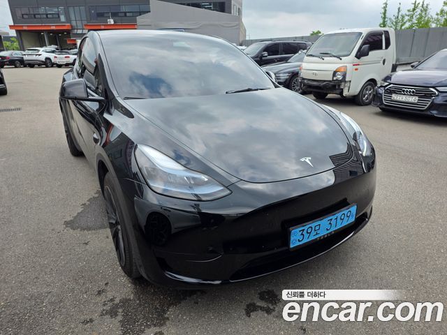 Tesla Model Y RWD - фото 0