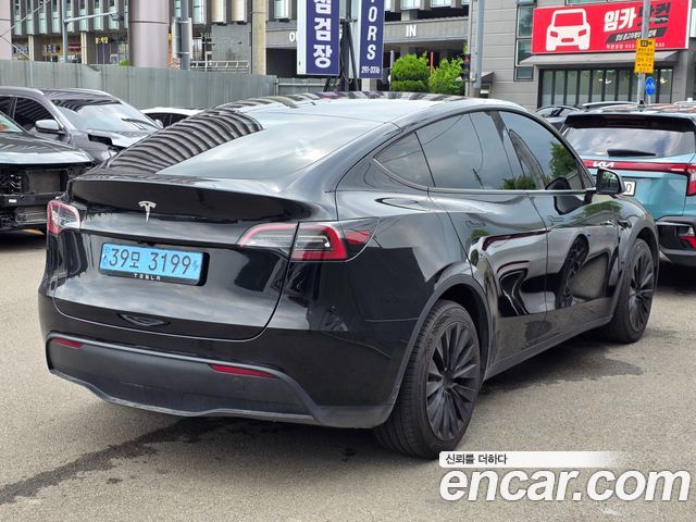 Tesla Model Y RWD - фото 2