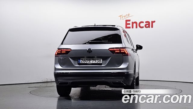 Volkswagen Tiguan 2.0 TDI Prestige - фото 2