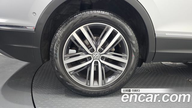 Volkswagen Tiguan 2.0 TDI Prestige - фото 3