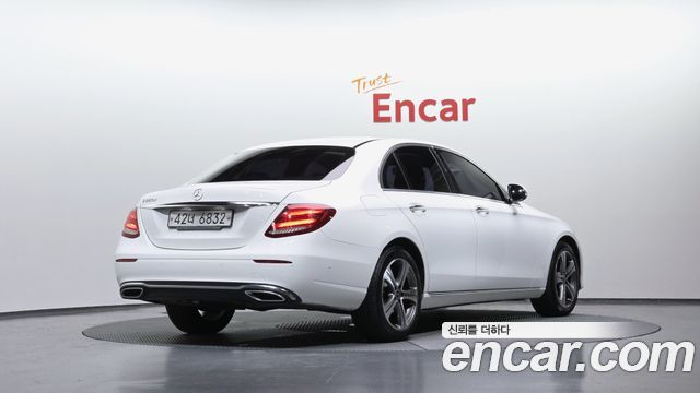Mercedes-Benz E-Class W213 E220d Avantgarde - фото 1
