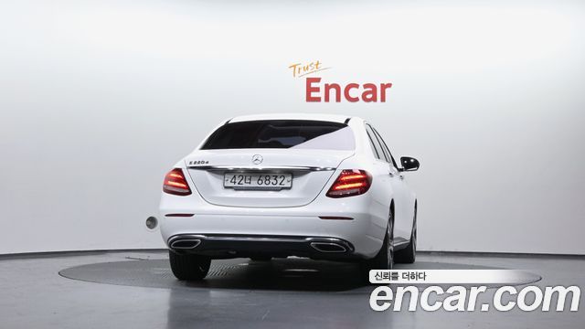 Mercedes-Benz E-Class W213 E220d Avantgarde - фото 3