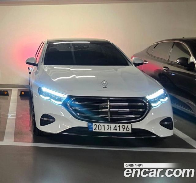 Mercedes-Benz E-Class W214 E300 4MATIC Exclusive - фото 0