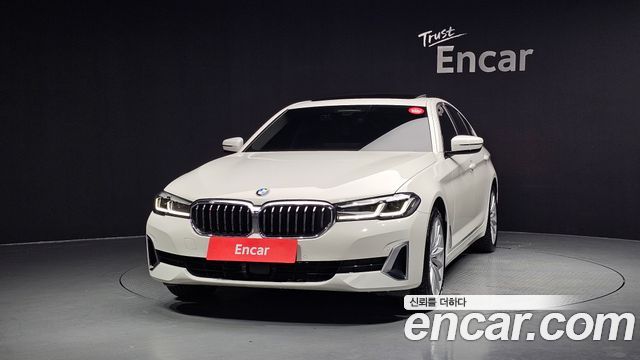 BMW 5-Series G30 530i xDrive Luxury - фото 2