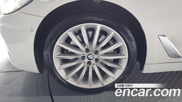 BMW 5-Series G30 530i xDrive Luxury - фото 4