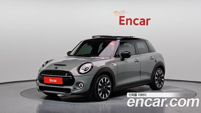 Mini Cooper 5Door HIGH 3rd - фото 0