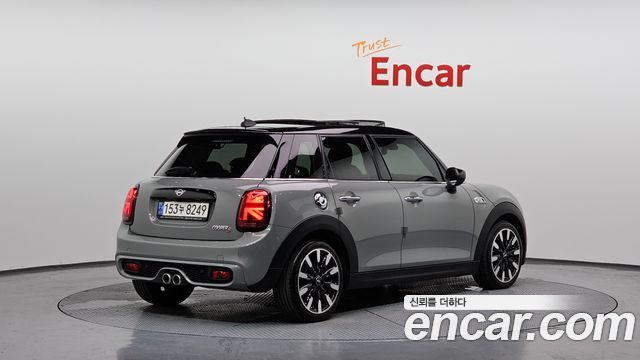 Mini Cooper 5Door HIGH 3rd - фото 1