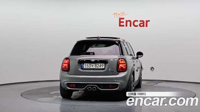Mini Cooper 5Door HIGH 3rd - фото 3