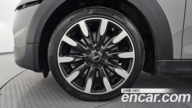 Mini Cooper 5Door HIGH 3rd - фото 4