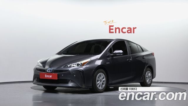 Toyota Prius 4-го поколения 1.8 - фото 0