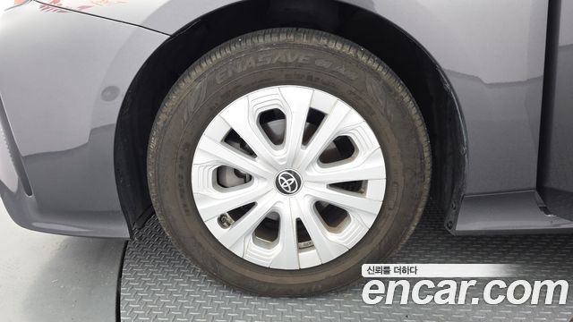Toyota Prius 4-го поколения 1.8 - фото 4