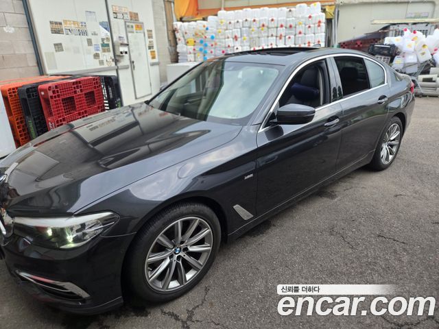 BMW 5-Series G30 520i Luxury - фото 1