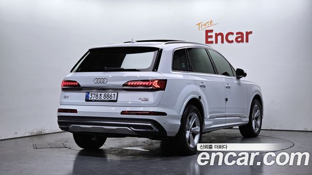 Audi Q7 45 TDI Quattro - фото 1