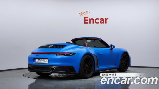 Porsche 911 Carrera 4 GTS Cabriolet - фото 1
