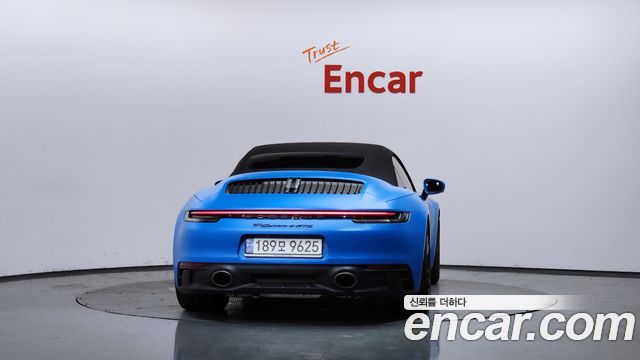 Porsche 911 Carrera 4 GTS Cabriolet - фото 3