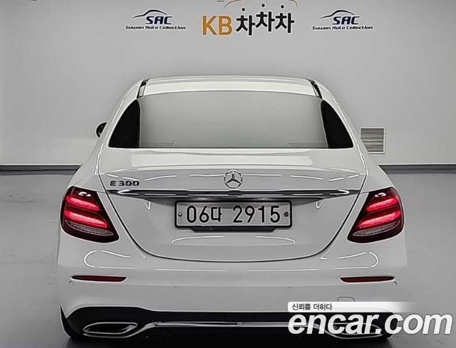 Mercedes-Benz E-Class W213 E300 AMG Line - фото 2