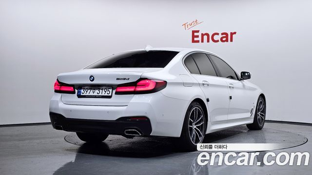 BMW 5-Series G30 523d M Sport - фото 1