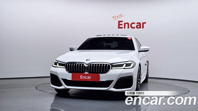 BMW 5-Series G30 523d M Sport - фото 2
