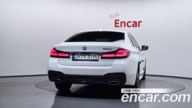 BMW 5-Series G30 523d M Sport - фото 3
